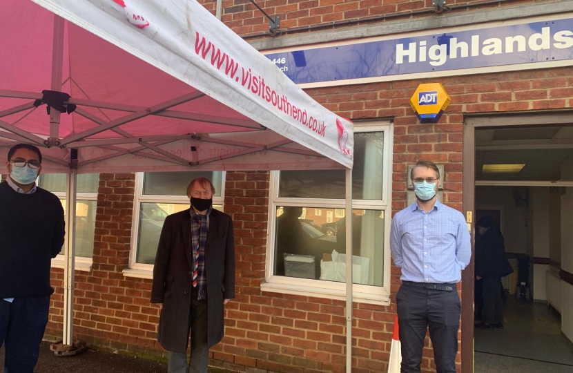 Sir David visits two local Coronavirus vaccination centres